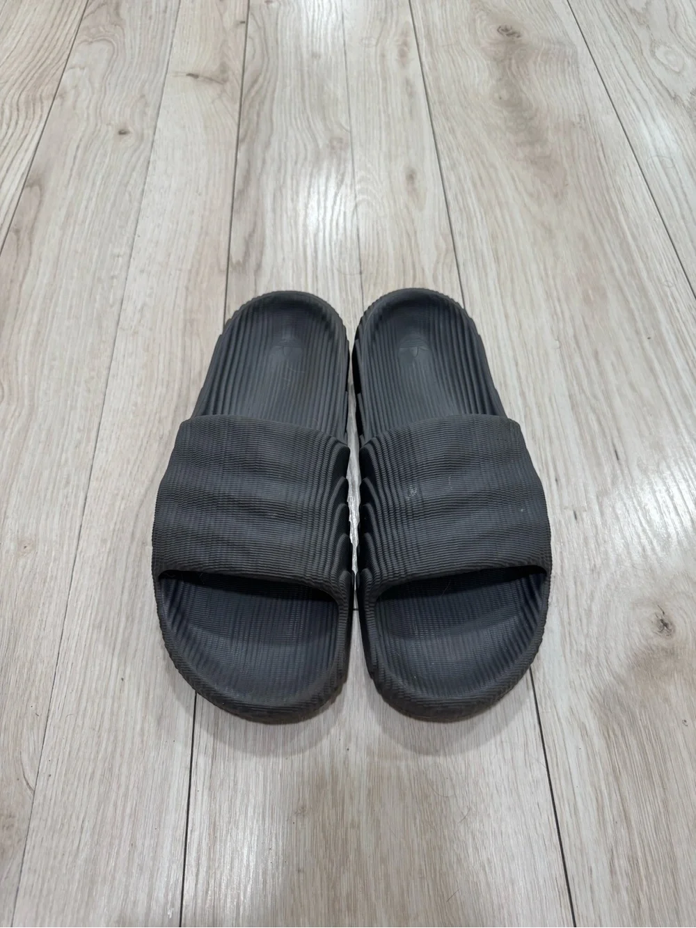Adidas Adilette 22 Slides – Dark Gray – Men’s Size 9.5